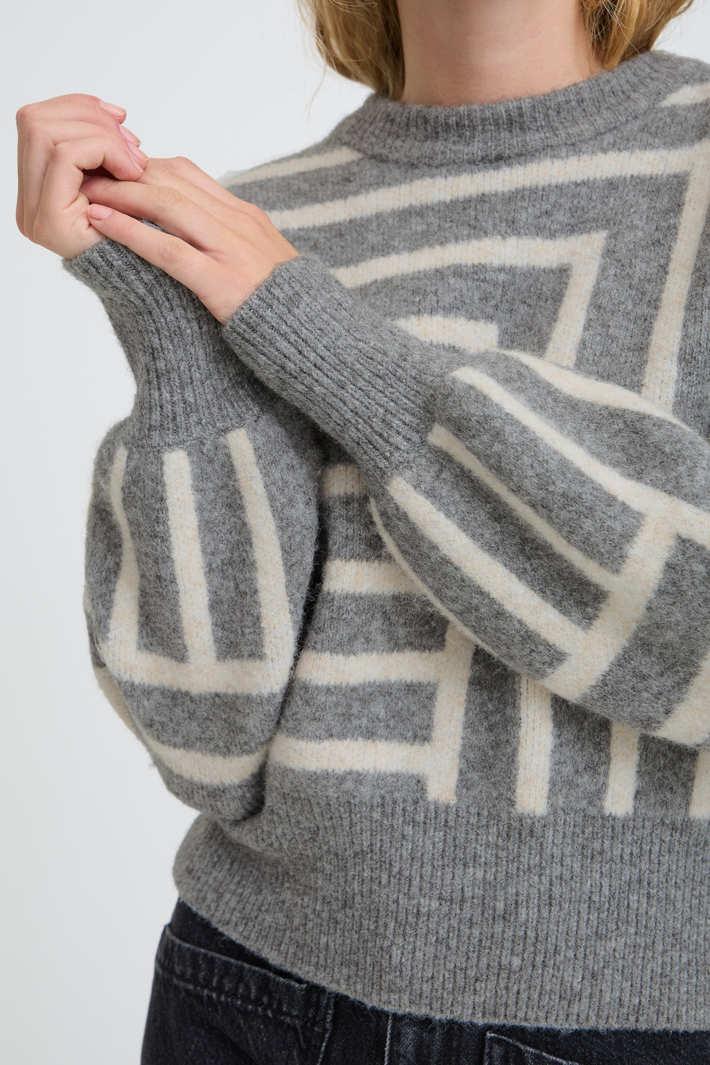 Pull géométrique gris