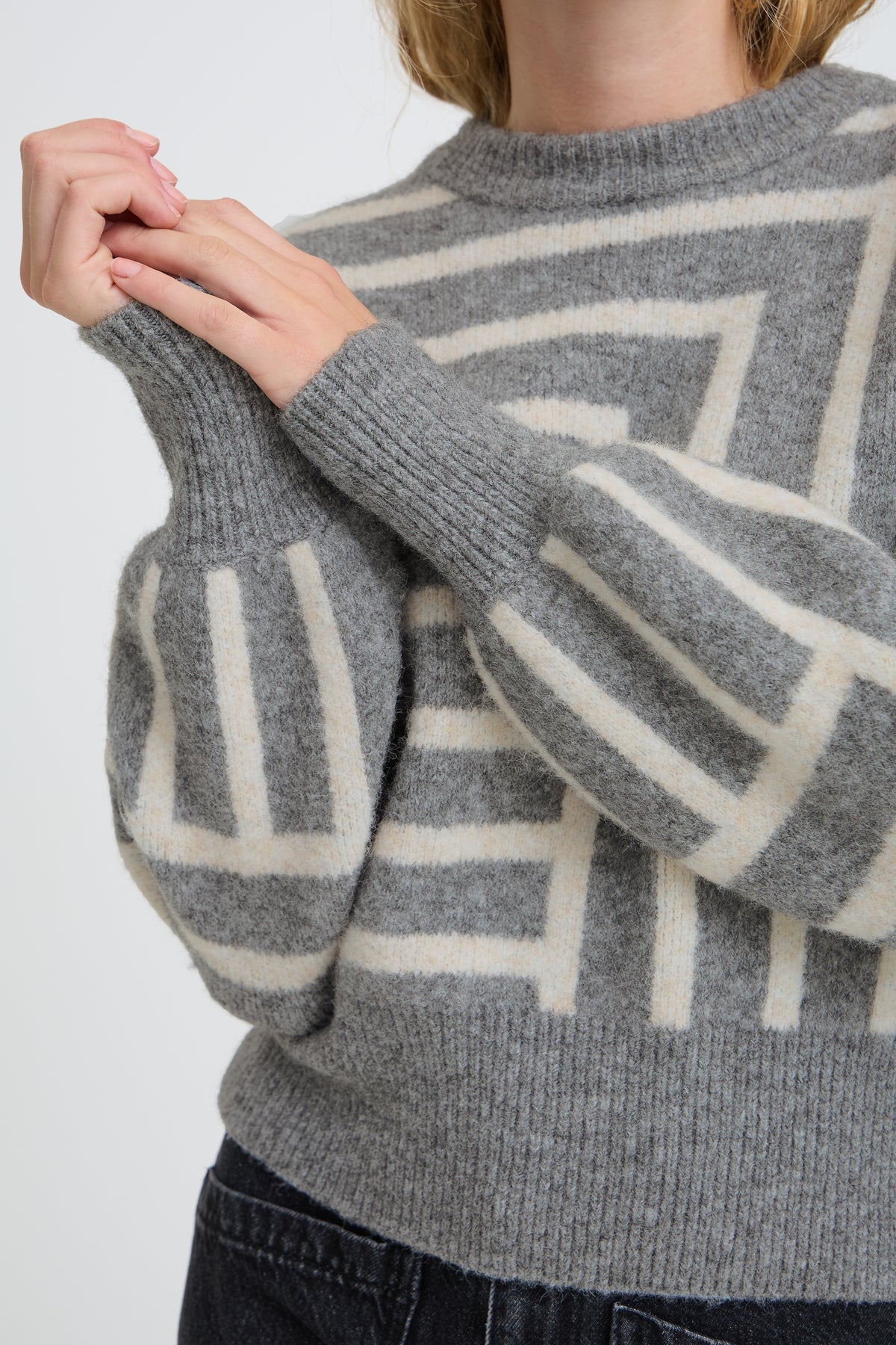 Pull géométrique gris